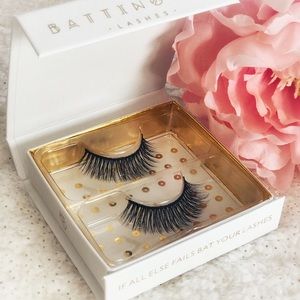 NIB - Battington Lashes